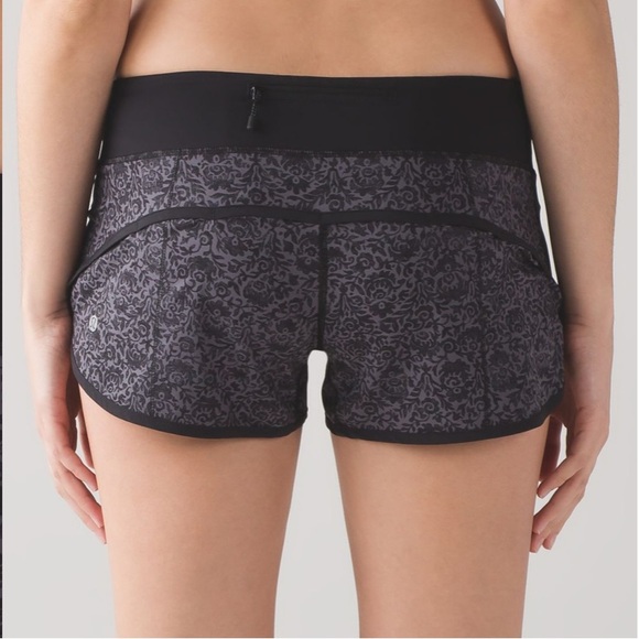 Lululemon Athletica Black & Gray Athletic Speed Shorts 2½” – Size 6 GUC - Picture 2 of 14
